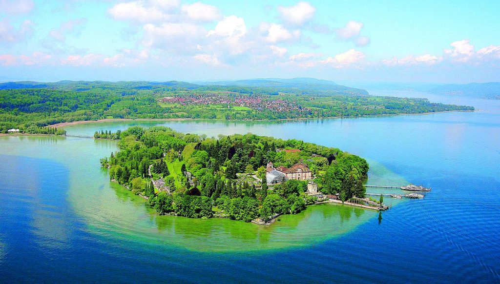 Mainau – wyspa kwiatów ma Jeziorze Badeńskim.